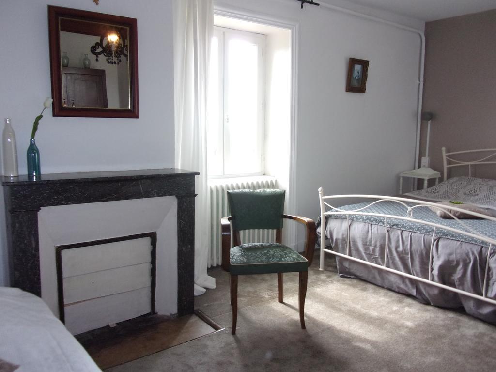 Chambres D'Hotes Le Besset Thiers Exteriör bild